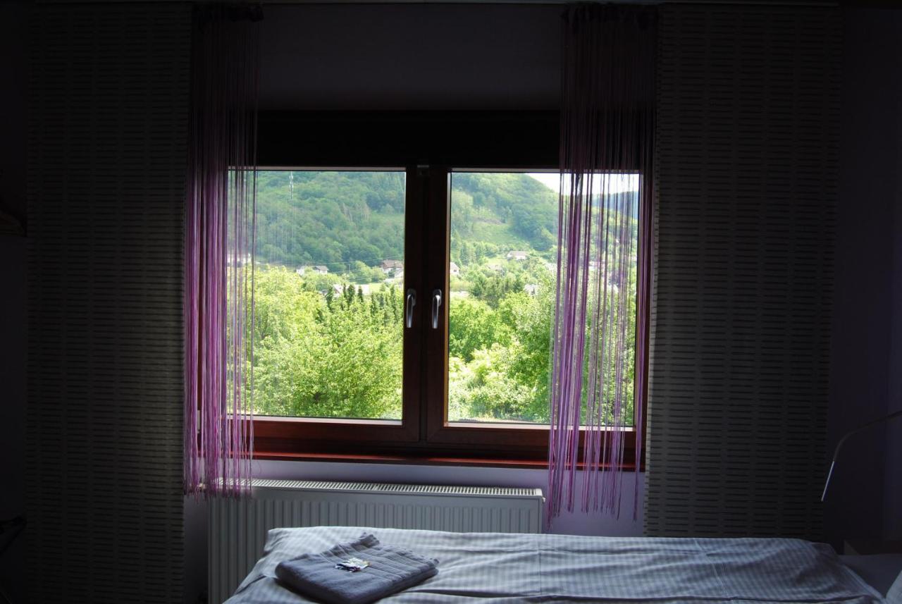 Hinter Den Spiegeln Hotell Heimbach Exteriör bild