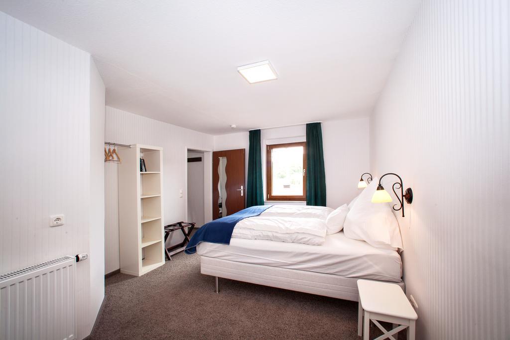 Hinter Den Spiegeln Hotell Heimbach Exteriör bild