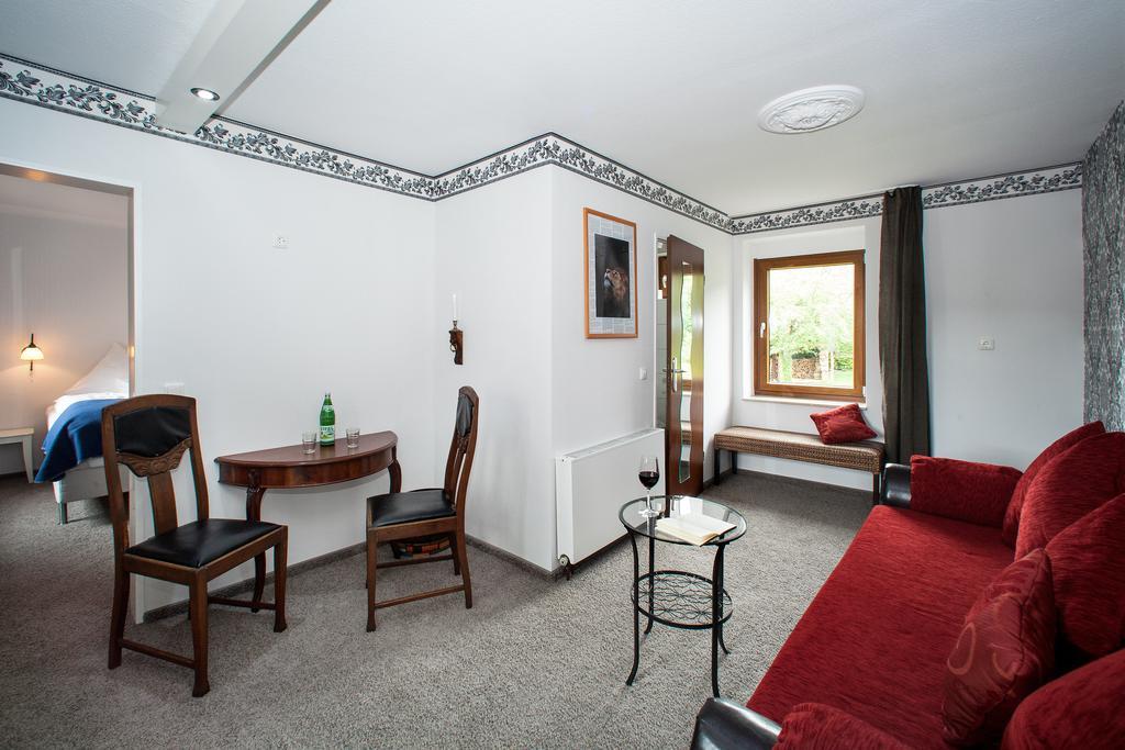 Hinter Den Spiegeln Hotell Heimbach Exteriör bild