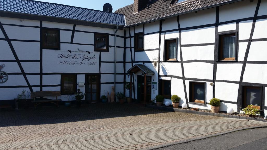 Hinter Den Spiegeln Hotell Heimbach Exteriör bild