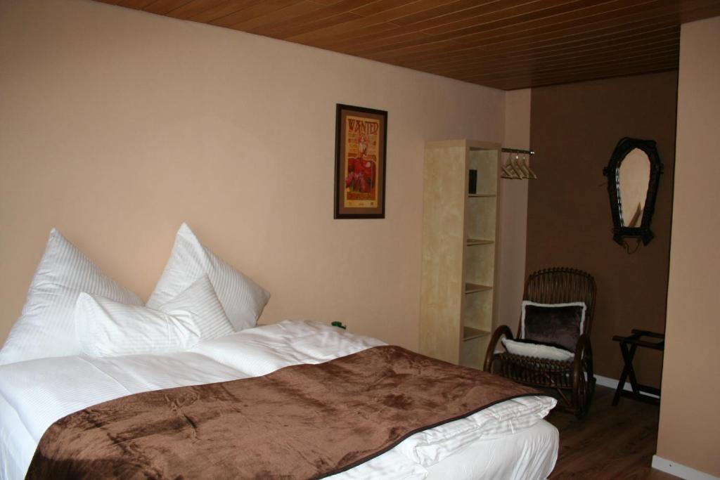 Hinter Den Spiegeln Hotell Heimbach Rum bild
