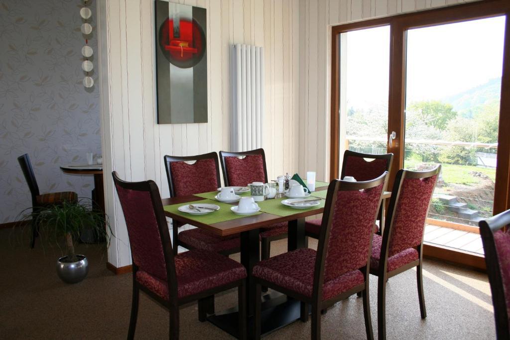 Hinter Den Spiegeln Hotell Heimbach Exteriör bild